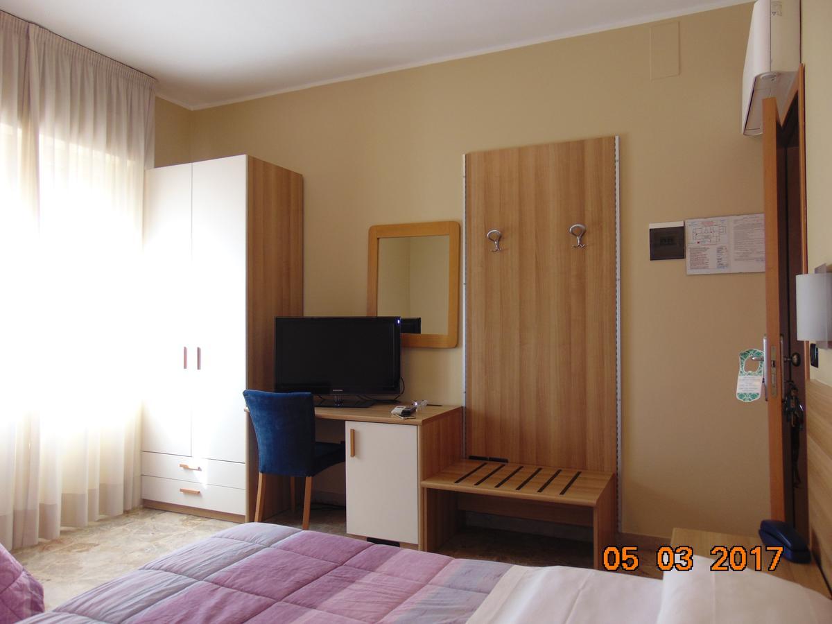 Hotel Mazzocchetti 치타 산트  안젤로 외부 사진